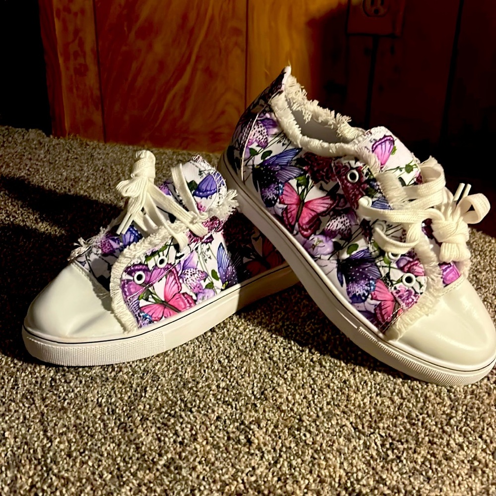 Purple floral butterfly lace up canvas shoes